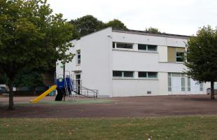 Le site de l'école Georges-Guynemer a été retenu pour accueillir les deux groupes scolaires du quartier du Banlay  à partir de la rentrée 2028.